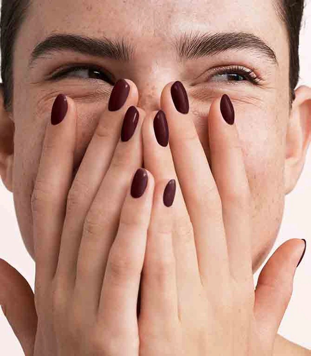 Pink Gellac - Sangria Red - Gellak - Vegan - Donkerrood - Creamy Finish - 15 Ml - Image 3