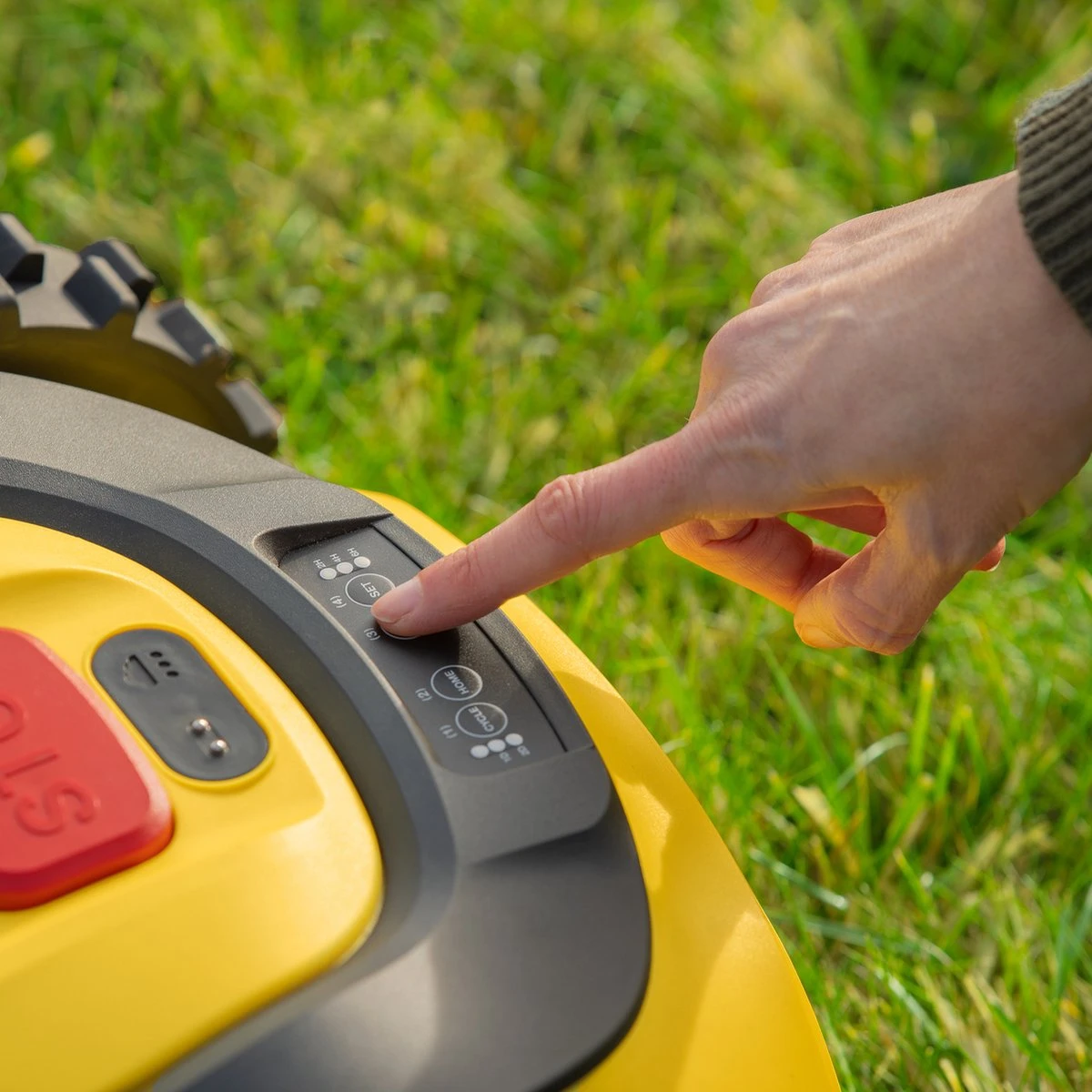 Powerplus POWXG6305 Robotmaaier - 18V - Voor Gazons Tot Ca. 500m² - Maaibreedte 180mm - Incl. Laadstation En Accessoires - Image 4