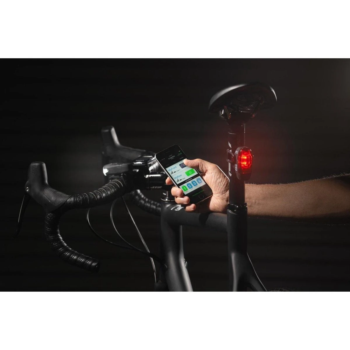 Lezyne Connect Smart 1000XL / KTV Smart Pair Verlichtingsset - 1000 Lumen - Zwart - Image 16