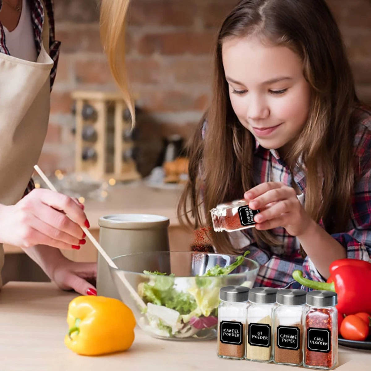 Soothe 48 Glazen Kruidenpotjes Set Met 2 Soorten Strooideksels – Kruidenstrooier – Compleet Pakket Incl Kruidenpotjes Stickers, Krijtstift En Accessoires - Image 3